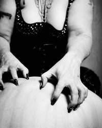 Tickle me Silly : How to play with tickling in your  BDsm scene!